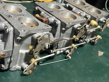 Cargar imagen en el visor de la galería, 150 hp Johnson Evinrude CARBURETOR SET 0389990 389991 389992 Two Stroke 1979 body# 324955, LINK PIN THROTTLE ARM 0387378, LINK PIN ASSY 0387379, CHOKE LINK 0316073