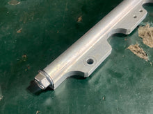 Cargar imagen en el visor de la galería, DF 115 140 hp Suzuki FUEL DELIVERY PIPE 15751-90J03 four stroke 2001-2012 FUEL FILTER UNION 09363-08004 09360-12008 some compatibility 90 100 hp