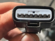 Load image into Gallery viewer, 250 300 hp Yamaha WIRE HARNESS 60V-82590-71-00 HARNESS 2 6D0-8259M-20-00 two stroke HPDI 2005-2009 superseded to 60V-71 60V-72 - COMPATIBLE with 3.3 Liter 200 225 hp