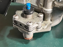 Lade das Bild in den Galerie-Viewer, 8 HP Mercury 9266T22 CARBURETOR WMC-79, 9266A21 WMC-74, 823433 CHOKE SOLENOID oem TWO STROKE 9.9 15 HP