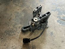 Cargar imagen en el visor de la galería, f 250 hp Yamaha CONTROL BRACKET 69J-44176-01-00 69J-44176-01-1S SWITCH 69J-8259F-00-00 four stroke 2005