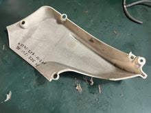 Cargar imagen en el visor de la galería, BF 200 225 175 hp Honda 63731-ZY3-A12ZA LOWER MOUNTING COVER right STARBOARD Extension case 2006-up