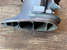 Cargar imagen en el visor de la galería, 130 115 150 175 200 hp Yamaha 25” MIDSECTION SWIVEL 64E-43311-20-8D STEERING BRACKET 6E5-42510-B1-8D UPPER CASING 6E5-45111-22-8D EXHAUST 6G5-41137-02-94 two stroke 1994-1999
