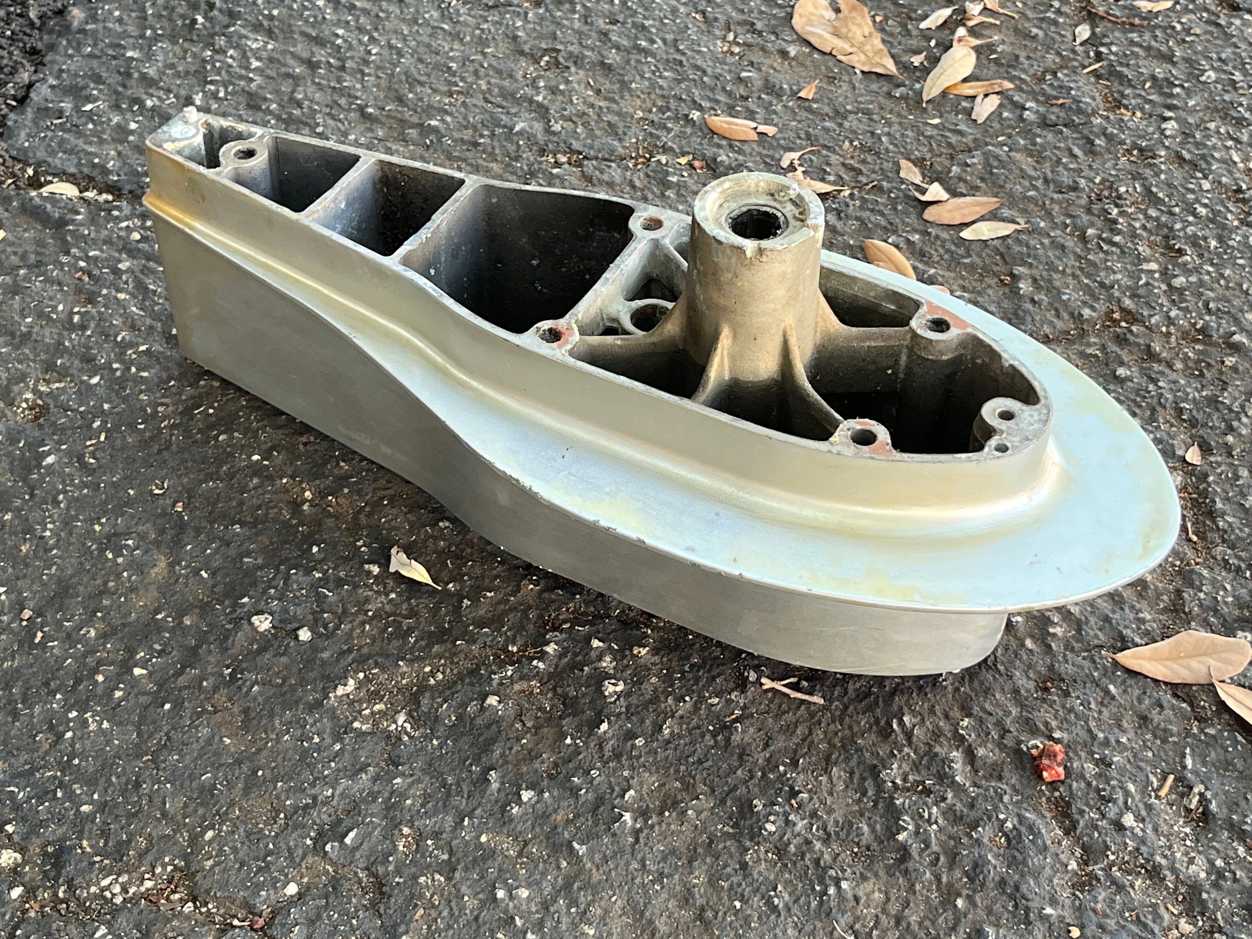 BF 75 90 115 130 hp Honda 40202-ZW1-710ZA gear case EXTENSION SEPARATO ...