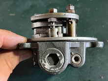 Lade das Bild in den Galerie-Viewer, DT 140 115 85 75 hp Suzuki 48502-94530 VALVE BODY ASSY for ptt trim pump Two Stroke 1986-1996