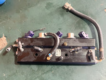 Lade das Bild in den Galerie-Viewer, 50 40 hp Tohatsu Nissan FUEL INJECTOR 3T5103000 AIR REGULATOR 3T5100900 AIR RAIL 3T5100801 two stroke 2002-2018