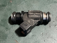 Cargar imagen en el visor de la galería, 60 50 40 30 hp Mercury EFI FUEL INJECTOR 892123 8208A four stroke TESTED $50