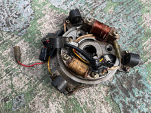 Cargar imagen en el visor de la galería, DT 25 30 hp Suzuki pulser coils Timing Base 32101-95D30 Two Stroke 1994-2000 mostly for C model engines