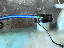 Load image into Gallery viewer, 50 hp Yamaha OIL TANK 63D-21707-00-00 LEVEL GAUGE 63D-85720-00-00 CUSTOM CAP two stroke 2000-2009 some 40 hp compatibility