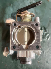 Lade das Bild in den Galerie-Viewer, DF 115 100 140 hp Suzuki THROTTLE BODY ASSY 13300-92J00, THROTTLE ROD NO.2 19130-92J00 four stroke 2013