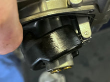 Lade das Bild in den Galerie-Viewer, 225 hp Yamaha 76 degree CARBURETOR SET 2-4-6 62J-14301-00-00 62J-14302-00-00 62J-14303-00-00 two stroke 1994-1996