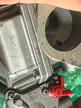 Lade das Bild in den Galerie-Viewer, sold aug2025———PARTS - 40 hp Yamaha 63D-14302-00-00 63D-00 CARBURETOR 2 middle 1995-2003 two stroke