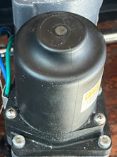 Lade das Bild in den Galerie-Viewer, f 90 75 hp Yamaha POWER TRIM & TILT 6D8-43800-01-8D four stroke TRIM PUMP 2006-2012