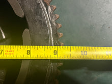 Cargar imagen en el visor de la galería, 70 50 60 65 hp Johnson Evinrude FLYWHEEL 513847 0584360 584360 0329267 FLYWHEEL NUT TWO STROKE 1992-2001