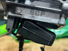 Load image into Gallery viewer, 90 75 hp Yamaha carburetor set with linkages 6H1-14301-07-00 6H1-14302-07-00 6H1-14303-07-00 Two Stroke 1992-2003