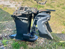 Cargar imagen en el visor de la galería, 130 115 hp Yamaha 25” midsection with CLAMP BRACKETS 64E-43111-01-8D 64E-43112-01-8D, SWIVEL BRACKET 64E-43311-20-8D, 25” STEERING BRACKET ARM 6E5-42510-B1-8D, 25” UPPER CASING 6E5-45111-23-8D two stroke 1997-2012 some compatibility with 150 175 200 hp