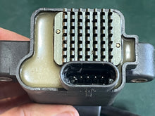 Cargar imagen en el visor de la galería, 60 50 40 hp Mercury 8M0077471 IGNITION COIL 879964 four stroke EFI