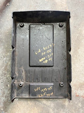Cargar imagen en el visor de la galería, 250 hp Yamaha ELECTRICAL COVER 61A-85532-00-00 Two Stroke OX66 some 200 225 hp