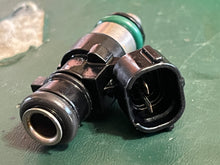 Cargar imagen en el visor de la galería, f 225 250 300 350 hp Yamaha FUEL INJECTOR 6AW-13761-01-00 EAT311 four stroke 2022-2024 cleaned-tested