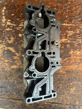 Cargar imagen en el visor de la galería, 90 115 hp Johnson Evinrude Intake Manifold PORT 436893 339661 primer nipple 0326952 with leaf reeds 0389823 two stroke