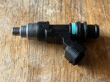 Cargar imagen en el visor de la galería, DF 115 100 90 hp Suzuki FUEL INJECTOR 15710-82K50 Four Stroke some 140 80 75 70 hp