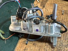 Lade das Bild in den Galerie-Viewer, 200 150 hp Yamaha 68F-14182-01-00 FLOAT CHAMBER COVER 2000-2011 tow stroke HPDI