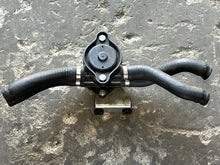 Cargar imagen en el visor de la galería, 250 225 200 hp EVINRUDE e-tec Water Pressure Relief VALVE 5005775 two stroke