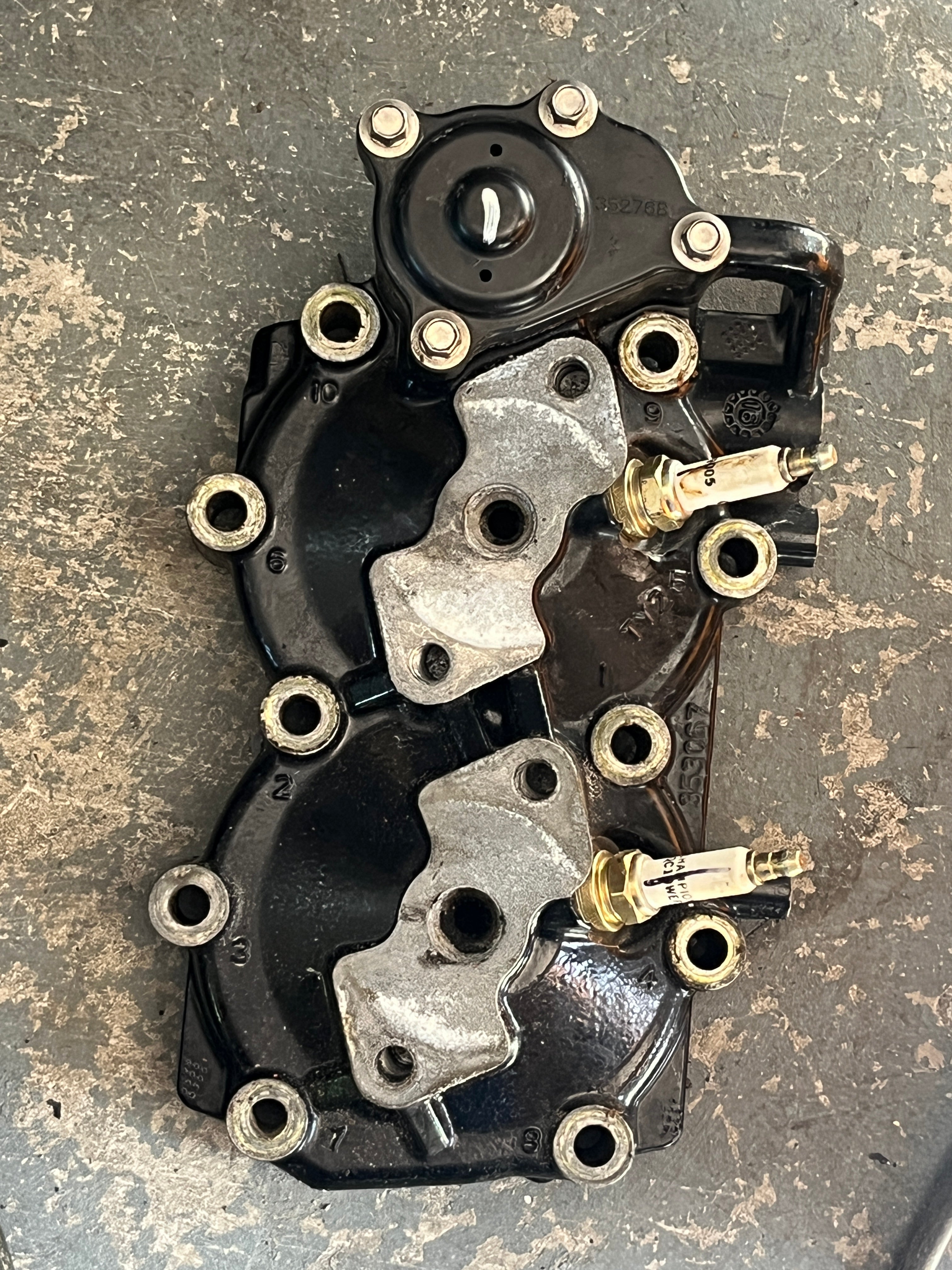 30 25 15 hp Evinrude E-tec CYLINDER HEAD 0355133 two stroke 2017 AA AB ...