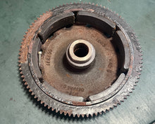 Cargar imagen en el visor de la galería, 150 175 200 hp Mercury 817632c FLYWHEEL 37-25149 two stroke v6 EFI 105 135 140 hp 817632A12