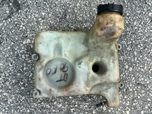 Cargar imagen en el visor de la galería, DT 90 100 hp Suzuki OIL TANK 69100-87E02 69200-87D05 two stroke 1989-1999