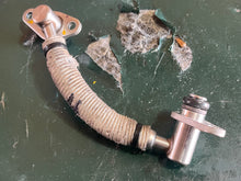 Load image into Gallery viewer, 250 hp Yamaha FUEL PIPE 4 w two stroke HPDI 3.3 liter 2003-2008 60V-13974-00-00 some compatibility 225 300 hp