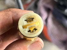 Cargar imagen en el visor de la galería, sold shopify june2025——BF 40 50 hp Honda 56000-ZV5-822ZA ptt POWER TRIM-TILT 56000-ZV5-823ZA pre ‘97-2005