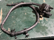 Cargar imagen en el visor de la galería, DF 200 hp Suzuki FUEL PUMP 15100-96J01 four stroke 2020-2024 HOSES 15193-96J11 15194-96J11