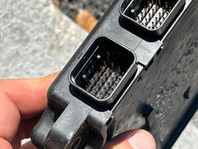 Cargar imagen en el visor de la galería, 200 175 hp Yamaha ECU Control Unit 68F-8591A-12-00 F8t93084 two stroke HPDI 2002-up super 68F-8591A-30-00