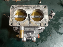 Load image into Gallery viewer, 115 hp Yamaha CARBURETOR SET 6E503 two stroke v4 6E5-14301-03-00 6E5-14302-03-00