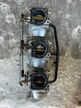Cargar imagen en el visor de la galería, 85 hp Yamaha CARBURETOR SET 688-14301-08-00 688-14302 688-14303 two stroke commerical 1992-1996
