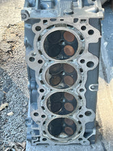 Cargar imagen en el visor de la galería, BF 150 hp Honda CYLINDER HEAD 06122-ZY6-040ZA four stroke 2007-up