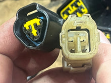 Cargar imagen en el visor de la galería, F 50 hp Yamaha 64J-82590-10-00 engine wire harness 2001 tlrz t & f motors 4 cylinder Four Stroke 2001-2003 earlier # 62Y-82590-10-00 1995-2001