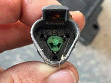 Cargar imagen en el visor de la galería, 175 150 135 115 hp Ficht Evinrude COIL SINGLE 0586743 COIL DUAL 0586738 two stroke 2002-2006 compatible some other horsepowers