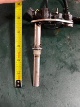 Lade das Bild in den Galerie-Viewer, 200 225 250 hp Johnson Evinrude SHIFT ARM ASSY with SWITCH 0586437 331737 433481 431908 two stroke