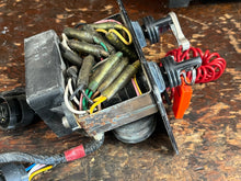 Cargar imagen en el visor de la galería, 115 - 300 hp Yamaha Outboard Key Panel Switch Assy 6K1-82570-13-00 for Two & Four Stroke - push-to-choke