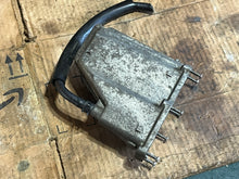 Load image into Gallery viewer, f 115 hp Yamaha 68V-14181-00-00 vst fuel FLOAT CHAMBER BODY 2000-2011 68V-14567-00-00 SCREWS four stroke