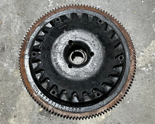 Lade das Bild in den Galerie-Viewer, 200 225 hp Evinrude FLYWHEEL ASSY 583146 583426 two stroke 1992-2002 looper carb
