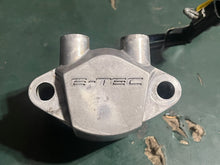 Cargar imagen en el visor de la galería, 90 hp Evinrude E-tec fuel injector strbd 5008826 & 5007147 2008-2012 two stroke 5008475 353518 353253 352875