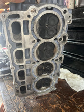 Load image into Gallery viewer, sold ebay april2025——f 115 hp Yamaha 2003 Cylinder Head 68V-11110-00-94 four stroke 2000-2011 68V-W009A-01-1S