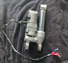 Cargar imagen en el visor de la galería, 30 25 hp Mercury POWER TRIM TILT ASSY ptt 851873T03 Four Stroke EFI