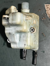 Load image into Gallery viewer, 115 130 hp Yamaha OIL TANK 6E5-21750-05-00 OIL LEVEL GAUGE 6G7-85730-03-00 two stroke 1990-2001