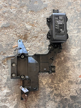 Cargar imagen en el visor de la galería, f 115 hp Yamaha RELAY HOLDER 6EK-81952-00-00 COVER 6EK-81942-00-00 ELECTRICAL CASE 60V-85544-00-00 four stroke 2914-2018