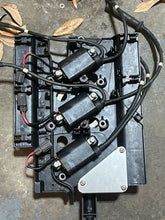 Cargar imagen en el visor de la galería, f 225 200 hp Yamaha 3 IGNITION COILS f6t546 w BRACKET 69J-82310-00-00 69J-82316-00-00 four stroke 2002-2010 crossover Mercury 888309