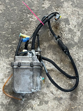 Load image into Gallery viewer, f 150 hp Yamaha vst FLOAT CHAMBER ASSY 63P-14180-20-00 pump 63P-13907-03-00 four stroke 2015-2019 f150xb